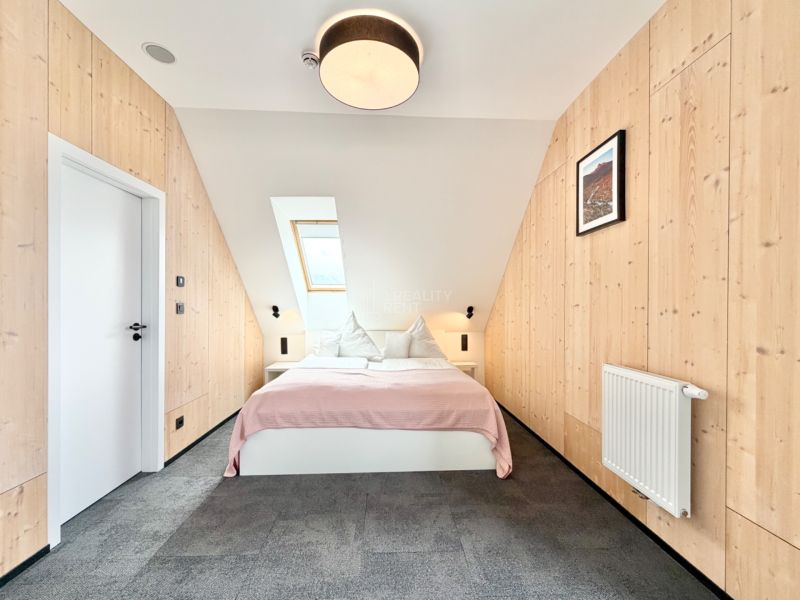 Luxurious Duplex with Private Hot Tub in Demänová Village
