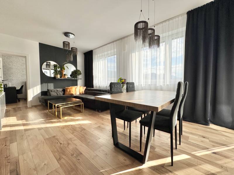 Modern 3-Room Apartment with Balcony in Scenic Kunerad