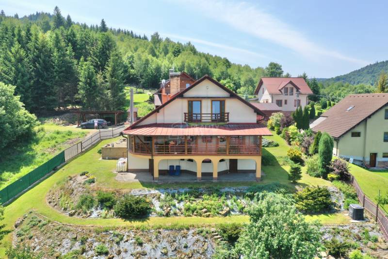 Modern Family Home with Stunning Views in Zákopčie