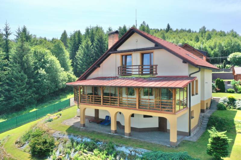 Modern Family Home with Stunning Views in Zákopčie