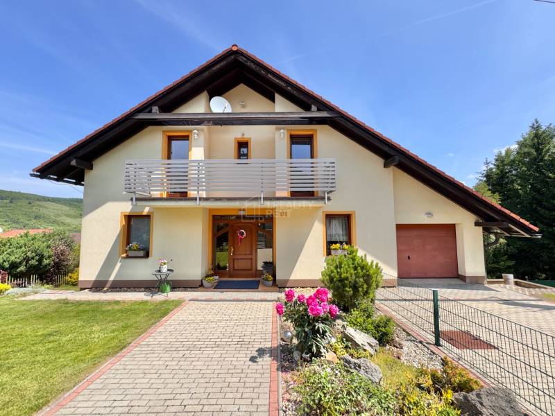 Modern Family Home with Stunning Views in Zákopčie