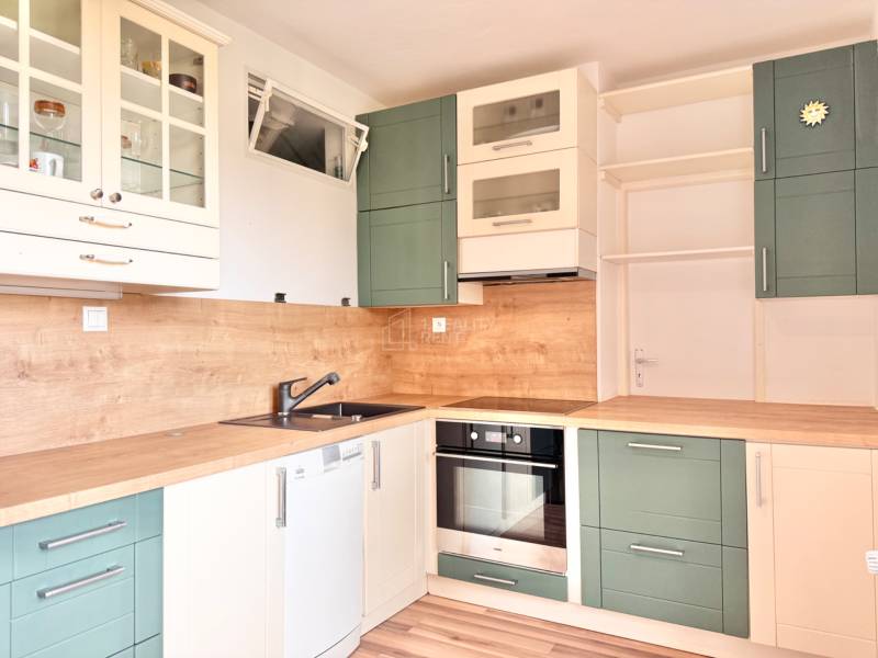 Spacious 4-Room Apartment with Garden in Žilina's Bôrik Area