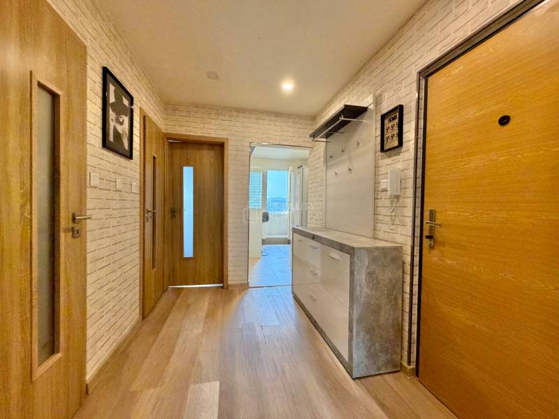 Cozy Two-Room Apartment with Scenic Views in Žilina