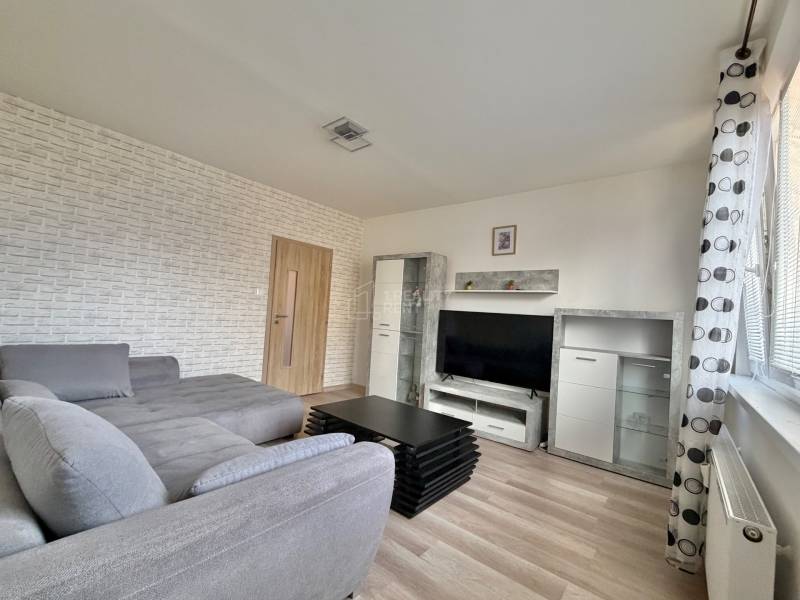 Cozy Two-Room Apartment with Scenic Views in Žilina