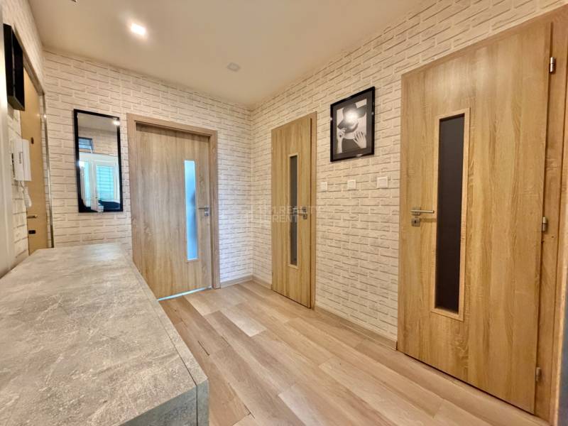Cozy Two-Room Apartment with Scenic Views in Žilina