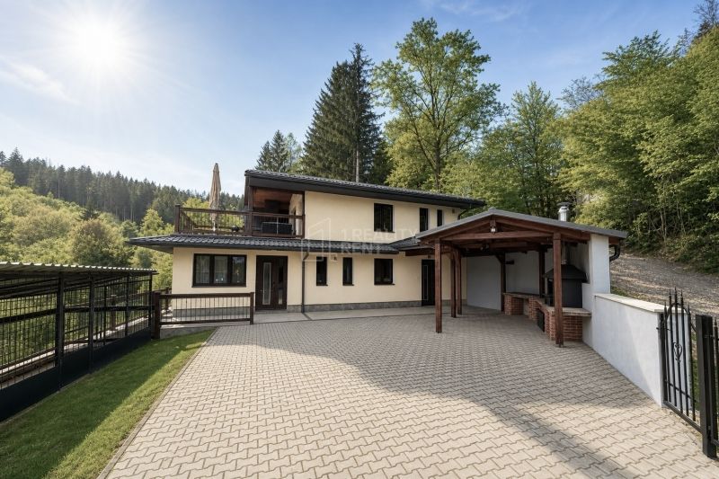 Charming Modern Home with Scenic Views in Svederník