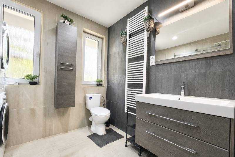 Charming Modern Home with Scenic Views in Svederník