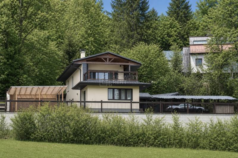 Charming Modern Home with Scenic Views in Svederník