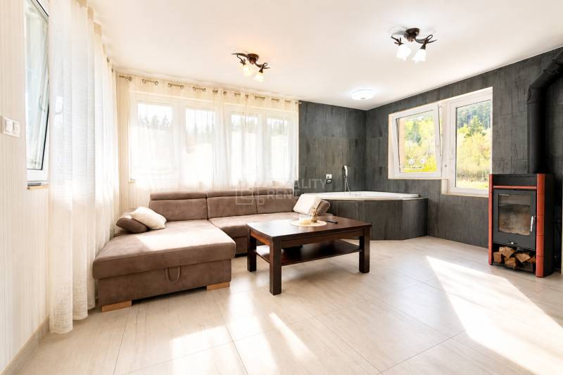 Charming Modern Home with Scenic Views in Svederník
