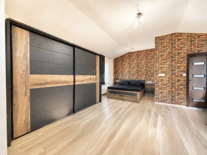 Charming Modern Home with Scenic Views in Svederník