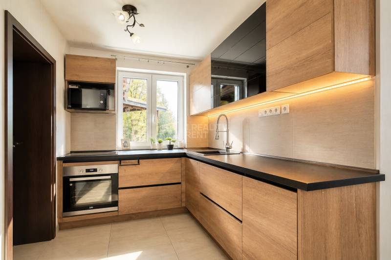 Charming Modern Home with Scenic Views in Svederník