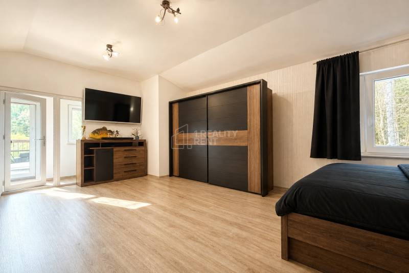 Charming Modern Home with Scenic Views in Svederník