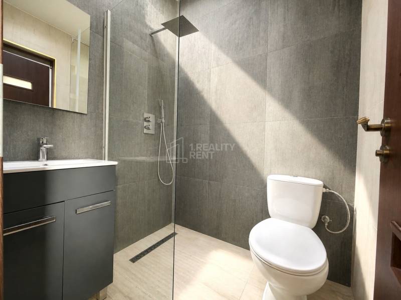Charming Modern Home with Scenic Views in Svederník