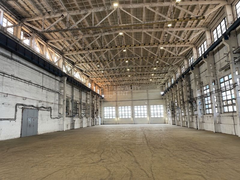 Spacious Industrial Hall for Rent in Žilinas Prime Location