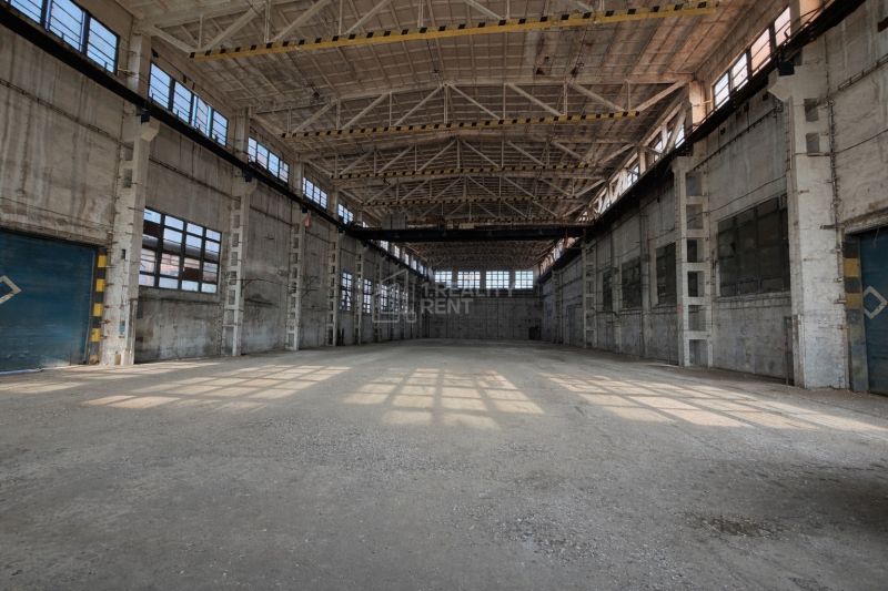 Spacious Industrial Hall for Rent in Žilinas Prime Location