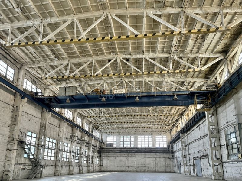 Spacious Industrial Hall for Rent in Žilina's Prime Location