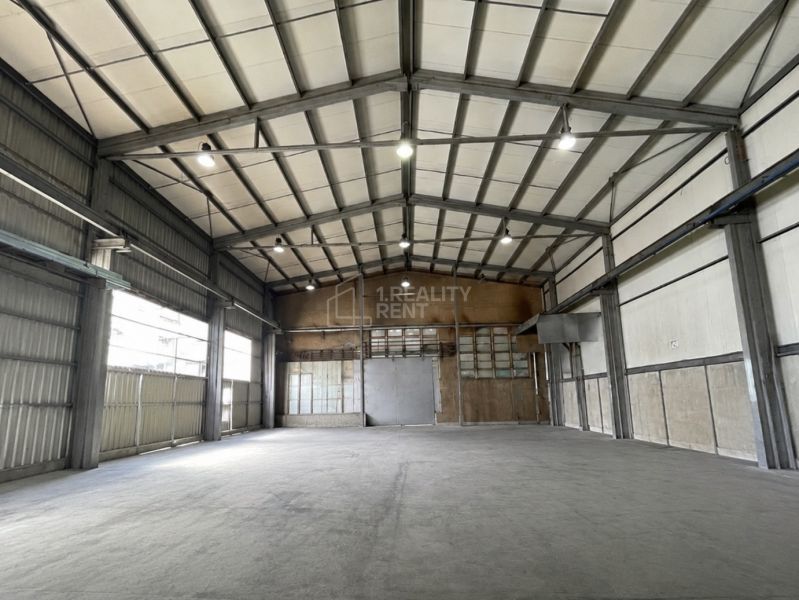 Spacious Industrial Hall for Rent in Žilina's Prime Location