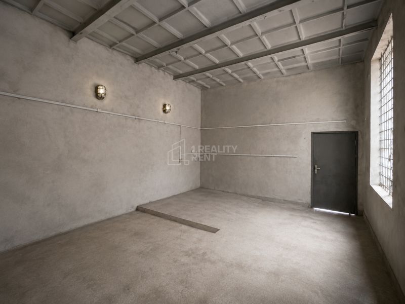 Spacious Industrial Hall for Rent in Žilinas Prime Location
