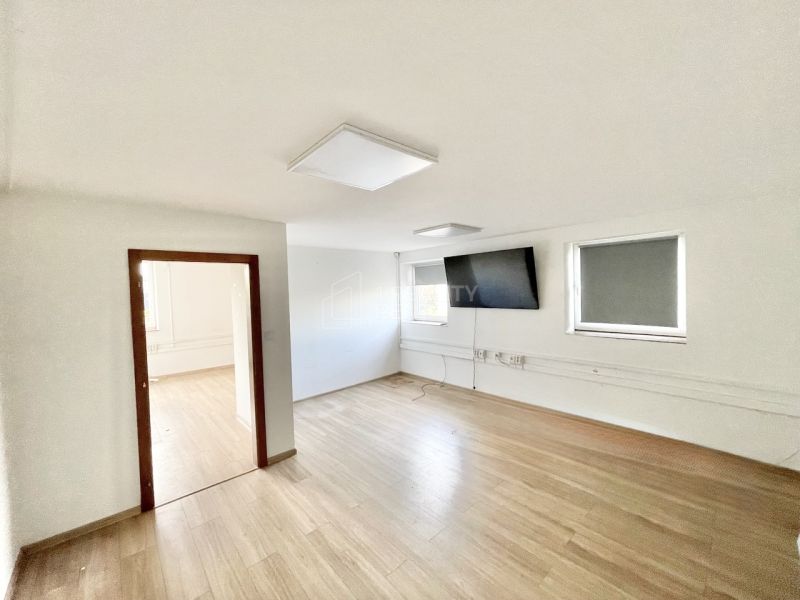 Spacious Industrial Hall for Rent in Žilinas Prime Location