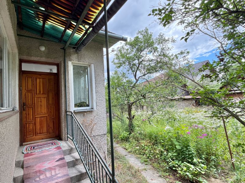 Charming Family Home with Renovation Potential in Rudno