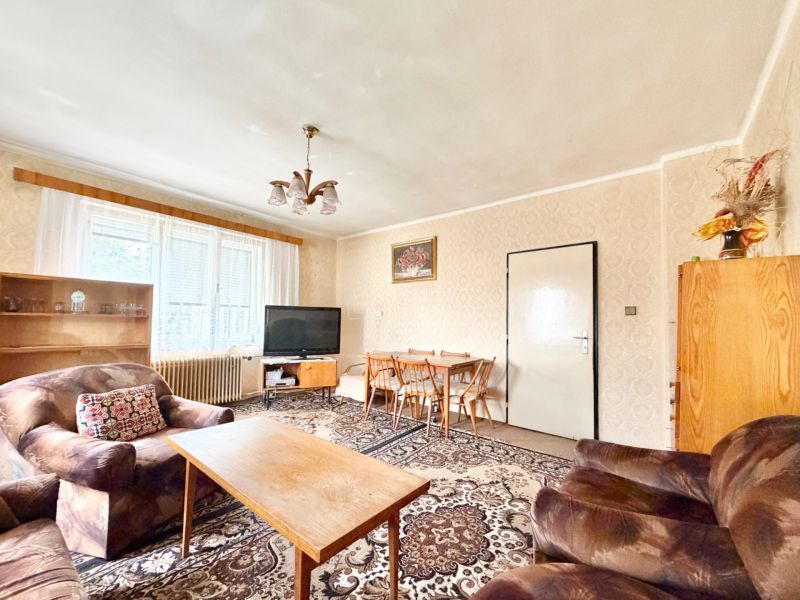 Charming Family Home with Renovation Potential in Rudno