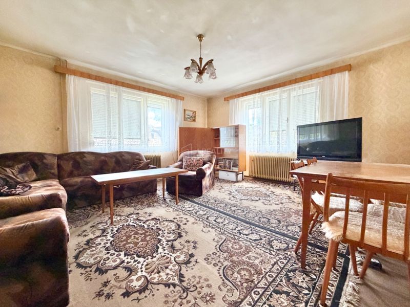 Charming Family Home with Renovation Potential in Rudno