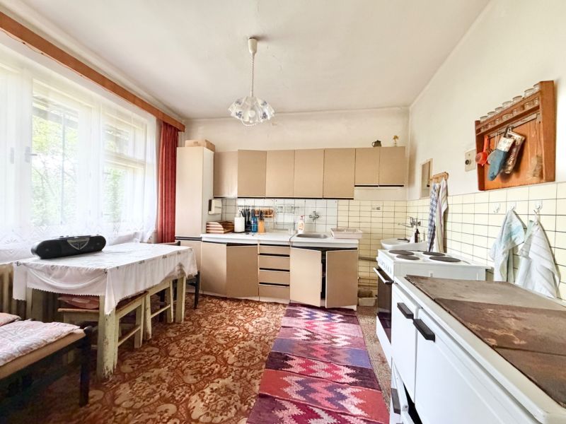 Charming Family Home with Renovation Potential in Rudno