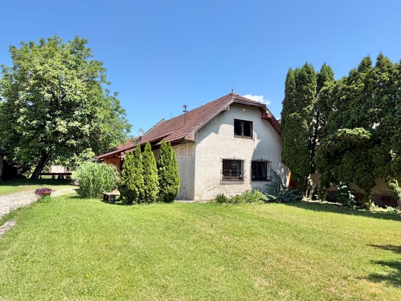 Charming Family House with Garden in Belá-Dulice