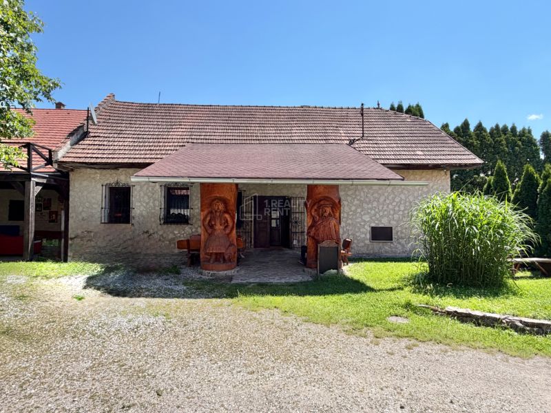 Charming Family House with Garden in Belá-Dulice