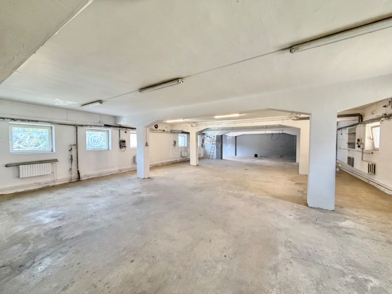 Secure and Accessible 213 m² Warehouse for Rent in Višňové