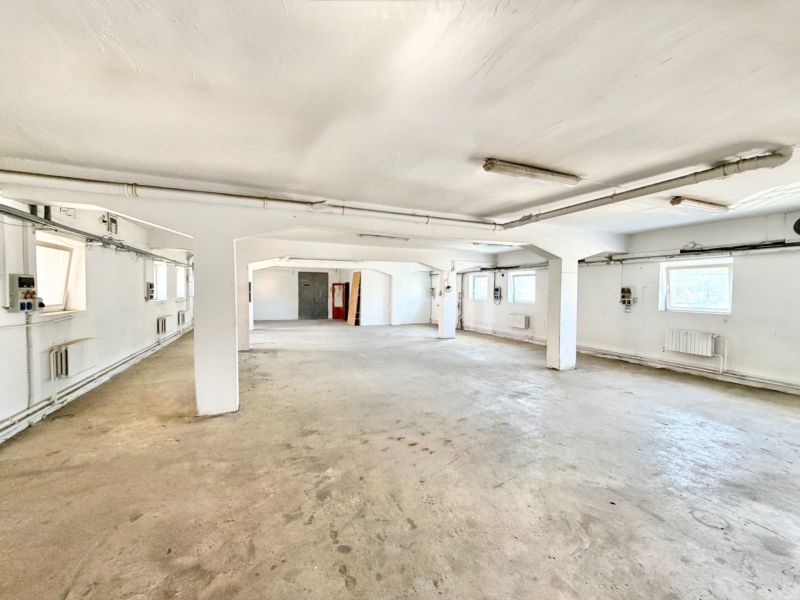 Secure and Accessible 213 m² Warehouse for Rent in Višňové
