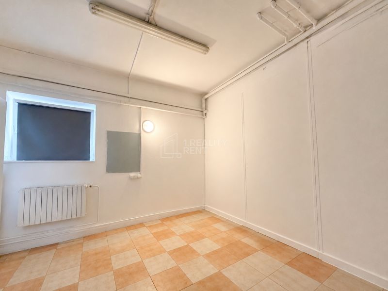 Secure and Accessible 213 m² Warehouse for Rent in Višňové