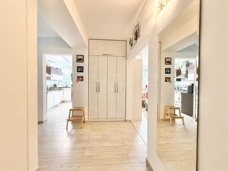Spacious 4-Room Apartment with Garden and Garage in Martin