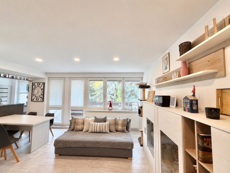 Spacious 4-Room Apartment with Garden and Garage in Martin