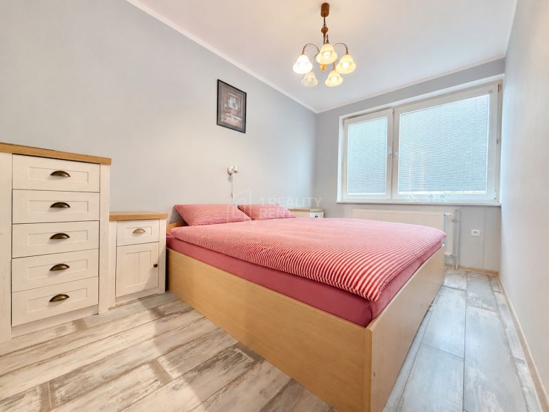 Spacious 4-Room Apartment with Garden and Garage in Martin