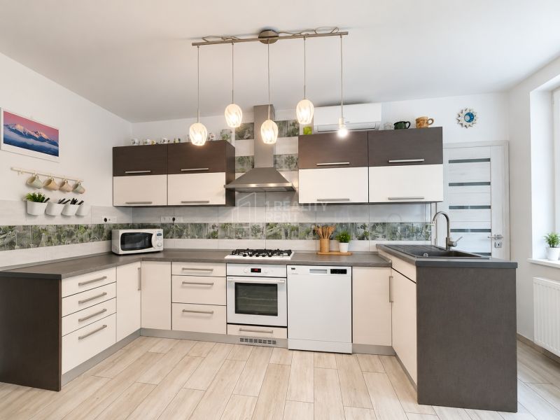 Spacious 4-Room Apartment with Garden and Garage in Martin