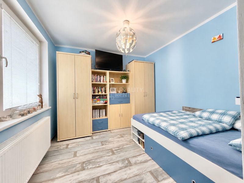 Spacious 4-Room Apartment with Garden and Garage in Martin