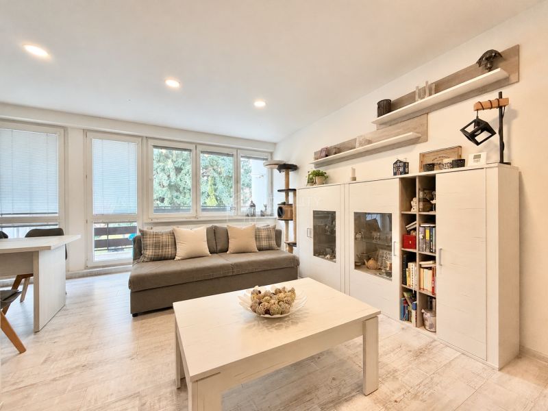 Spacious 4-Room Apartment with Garden and Garage in Martin
