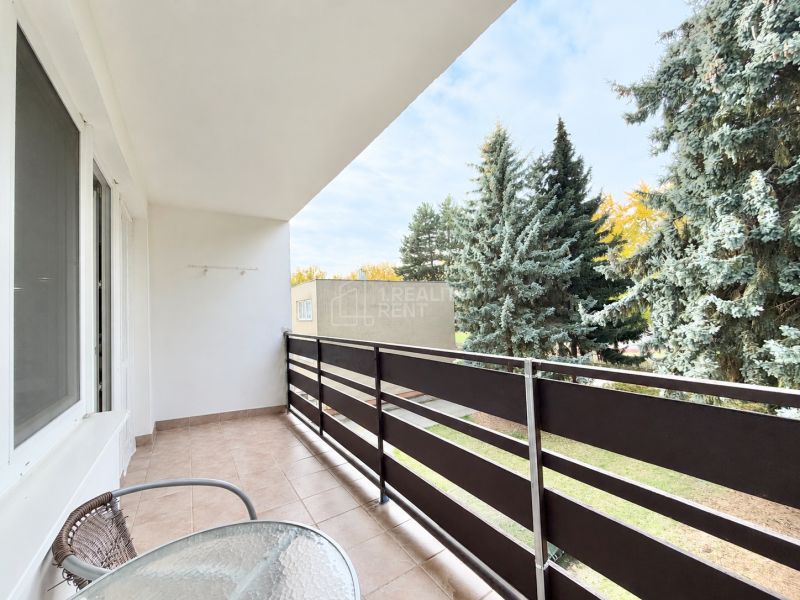 Spacious 4-Room Apartment with Garden and Garage in Martin