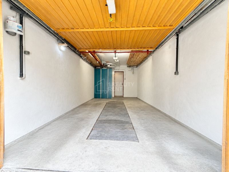 Spacious 4-Room Apartment with Garden and Garage in Martin